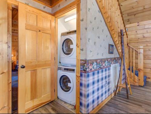 BEST VIEWS LAKE FRONT Waters Edge BEST VIEWS LAKE FRONT Waters Edge