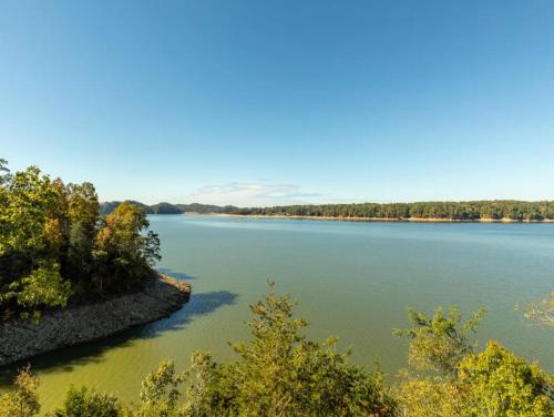 BEST VIEWS LAKE FRONT Waters Edge BEST VIEWS LAKE FRONT Waters Edge