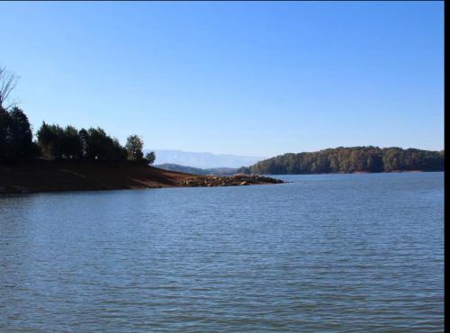 BEST VIEWS LAKE FRONT Waters Edge BEST VIEWS LAKE FRONT Waters Edge