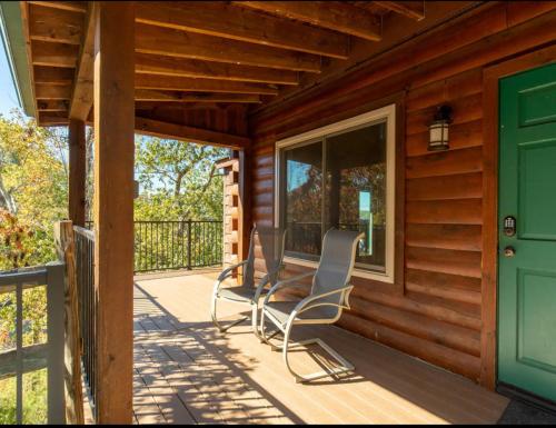 BEST VIEWS LAKE FRONT Waters Edge BEST VIEWS LAKE FRONT Waters Edge