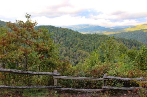 BEST VIEWS LAKE FRONT Waters Edge BEST VIEWS LAKE FRONT Waters Edge