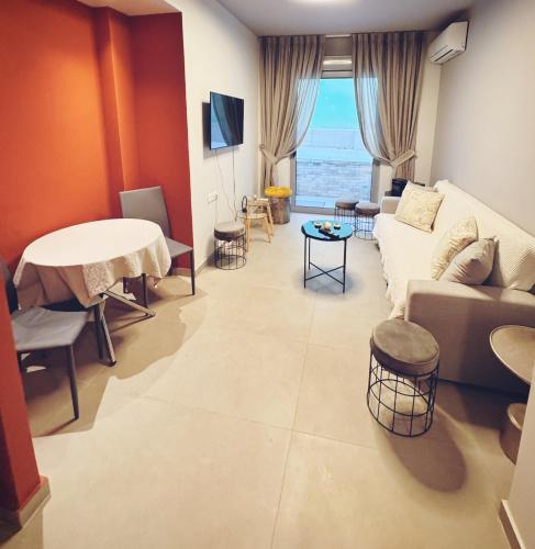 Minimal 2bd apartment in Thisio - image 9