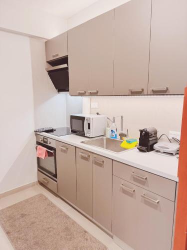 Minimal 2bd apartment in Thisio - image 6