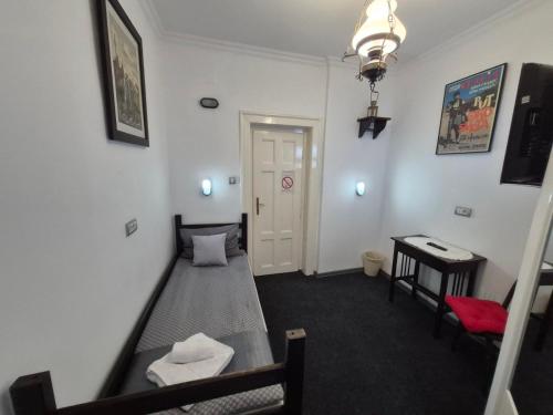 Authentic Belgrade Centre Hostel - image 9