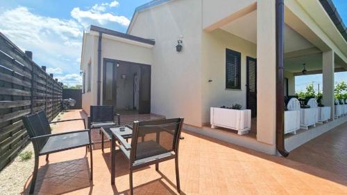 Joy Holiday Home - A Relaxing Getaway in Babici