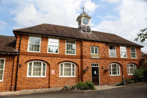 Mercure Shrewsbury Albrighton Hall Hotel & Spa - image 4