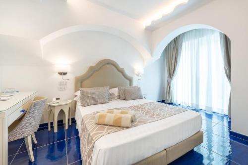 Superior Double Room image 9