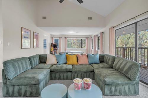 Wes Anderson-Theme 5BD - Movie Theater & PingPong Wes Anderson-Theme 5BD - Movie Theater & PingPong