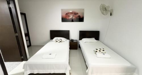 2 twin beds