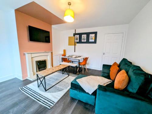 Spacious 3 BDRM with Driveway , Garden, Blyth in Blyth