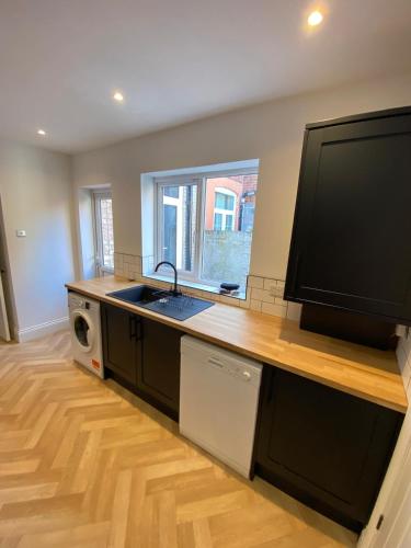 4 Br Very Spacious And Homey House in ไบลท์