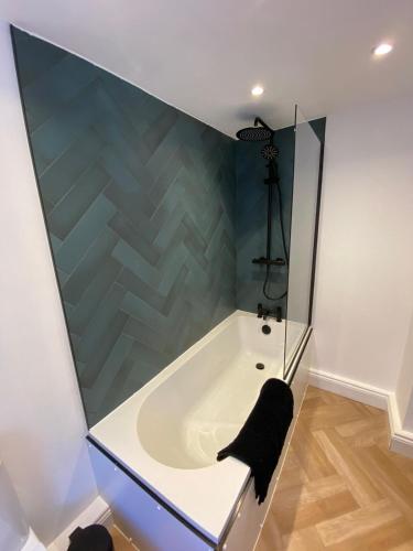 4 Br Very Spacious And Homey House in ไบลท์