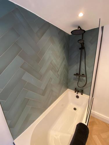 4 Br Very Spacious And Homey House in ไบลท์