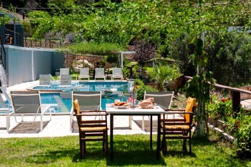 Sappho Boutique Suites - image 12