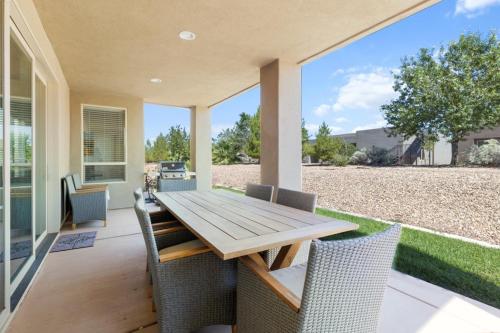 Narrow Escape at Sand Hollow Resort