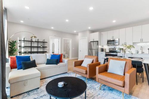 Stunning 1-BD - City Views - Near Fishtown thumb 4