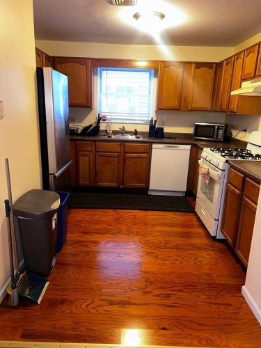 3-Bedroom Apt 5 miles AirPort in Newark, USA