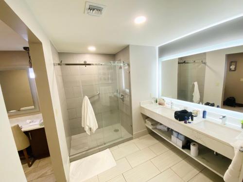 Dawn Beach Club Luxury Apartment in オイスター ポンド