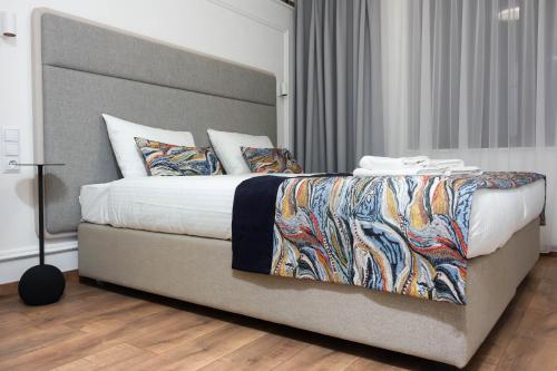 2 twin beds, 1 sofa bed