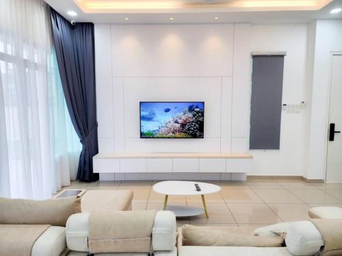 Desa Tebrau -- Poolside Paradise - 4BR4B - 12pax by Cowidea Desa Tebrau -- Poolside Paradise - 4BR4B - 12pax by Cowidea