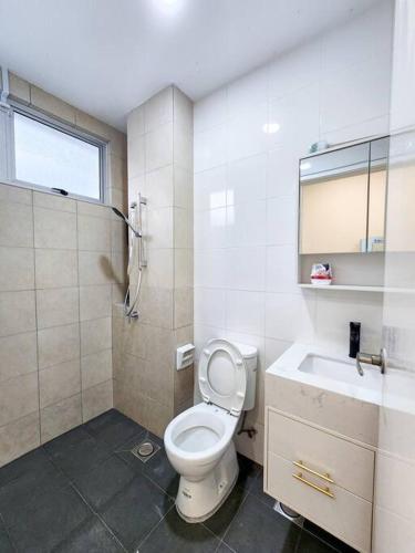 Desa Tebrau -- Poolside Paradise - 4BR4B - 12pax by Cowidea Desa Tebrau -- Poolside Paradise - 4BR4B - 12pax by Cowidea