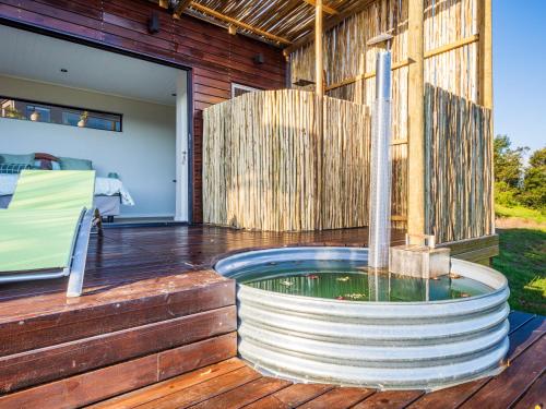 อ่างแช่น้ำร้อน, Cozy Retreat in ซิโมลา กอล์ฟ แอนด์ คันทรี เอสเตท