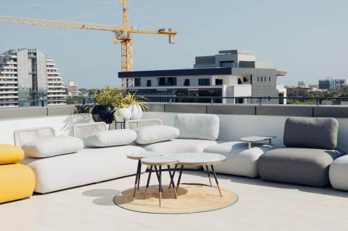 Essence 1 BDRM Luxury Apt - image 5
