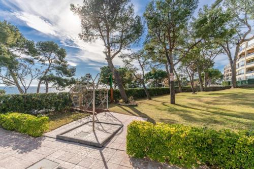 Three-Bedroom Apartment with Sea View image 10