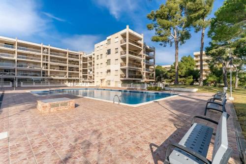 Three-Bedroom Apartment with Sea View image 8