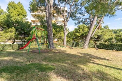 Three-Bedroom Apartment with Sea View image 7