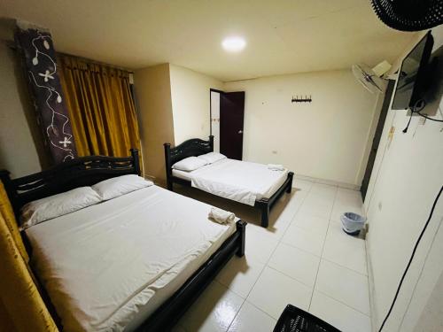 2 double beds