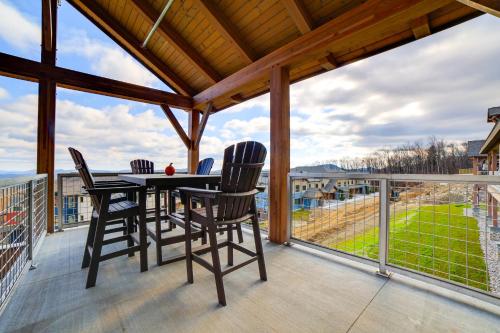 Ski-inandOut Townhome with Views at Okemo Resort! in Ludlow, USA