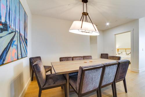 Ski-inandOut Townhome with Views at Okemo Resort! in Ludlow, USA