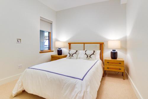 Ski-inandOut Townhome with Views at Okemo Resort! in Ludlow, USA