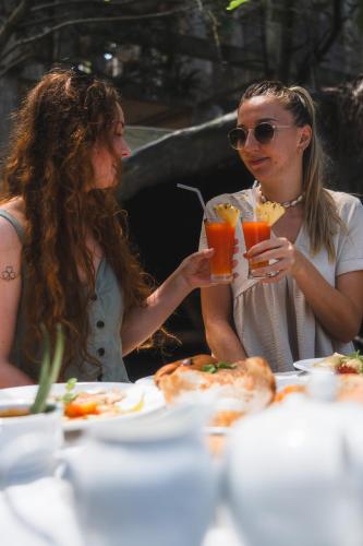 Sundaras Sigiriya Jungles Caves Resort