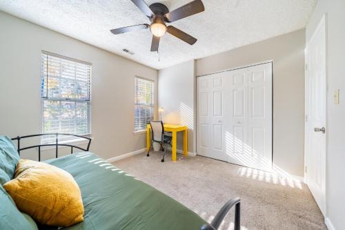 Birdwatchers 3BR Escape Near Raleigh Trails & NCSU in Raleigh, USA