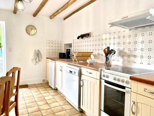 keuken, Gîtes Entre Terre et Mer (Gites Entre Terre et Mer) in Plancoet