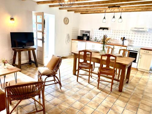 gedeelde lounge/tv-ruimte, Gîtes Entre Terre et Mer (Gites Entre Terre et Mer) in Plancoet