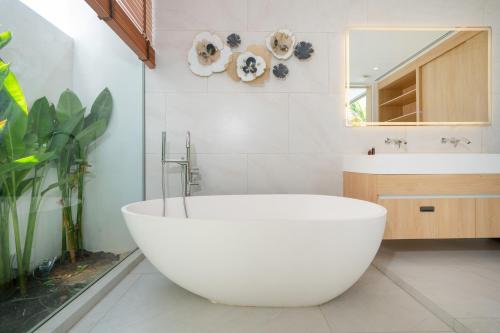 Luxury villa 3-4 bedroom near Bangtao beach in Layan