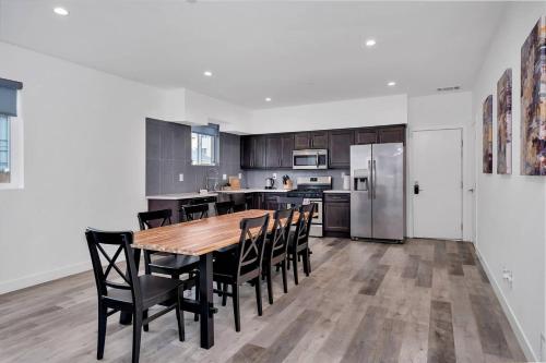 Luxury 3 BR Home Near Hollywood Prime Location in Los Angeles, USA