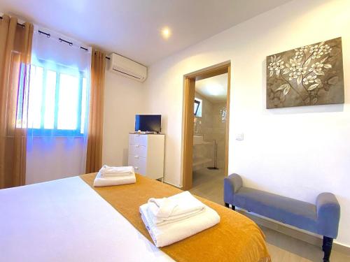 Double Room with Terrace image 4
