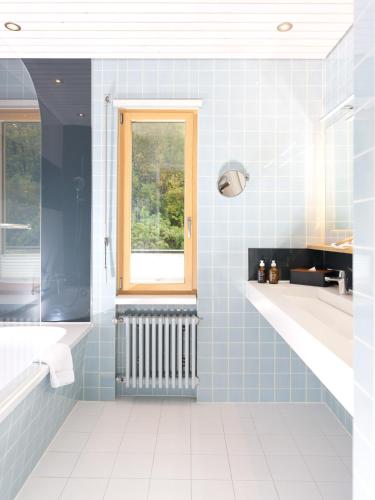 room detail thumbnail 2