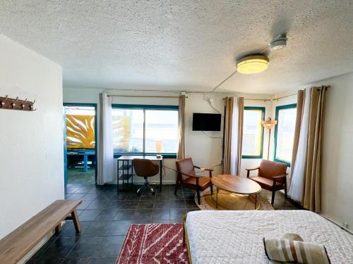ITH Beach Bungalow Surf Hostel San Diego - image 7