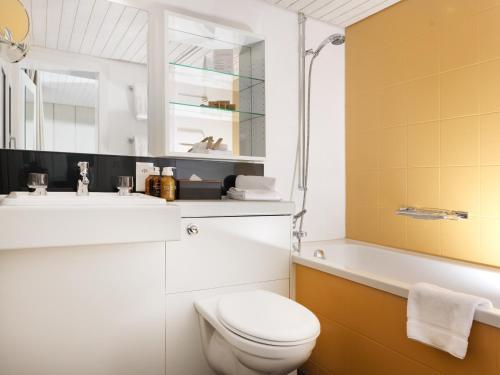 room detail thumbnail 2