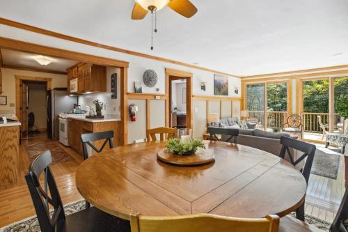 Beech Bum Chalet in Beech Mountain, USA