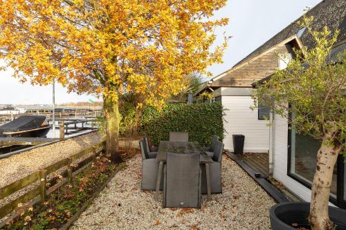 Buitenkant, Woonboot De Rietpieper in Loosdrecht