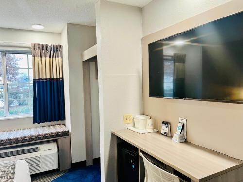 Microtel Inn Georgetown - Lexington North - image 6