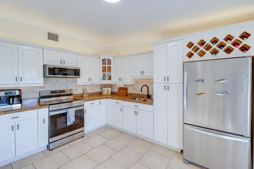 Canal-Front Apt with Screened Balcony in Key Largo! in Key Largo, USA