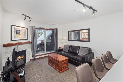 One bedroom townhome with private hot tub GR 58