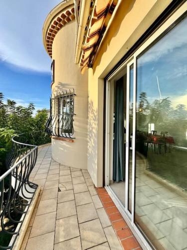 Villa Florida, Apt 8 prs, Piscine, Clim, Parking in Laval